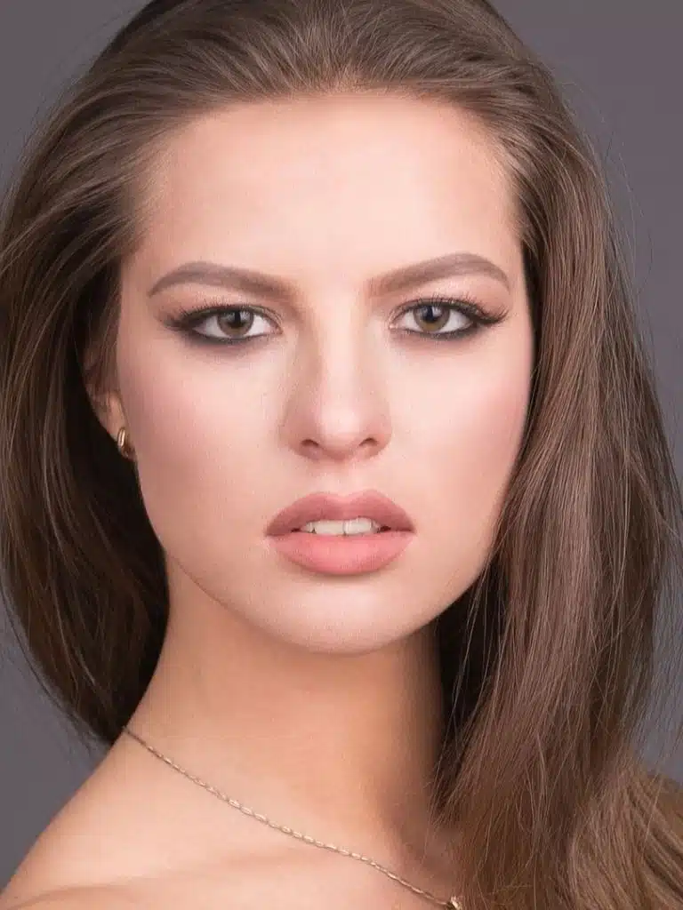 Julia Zu Biography: Wiki, Age, Career, Height, Weight, Boyfriend, Net Worth & More